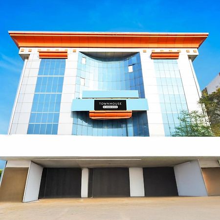 Super Townhouse Ameerpet Balkampet Road Hajdarábád Exteriér fotografie
