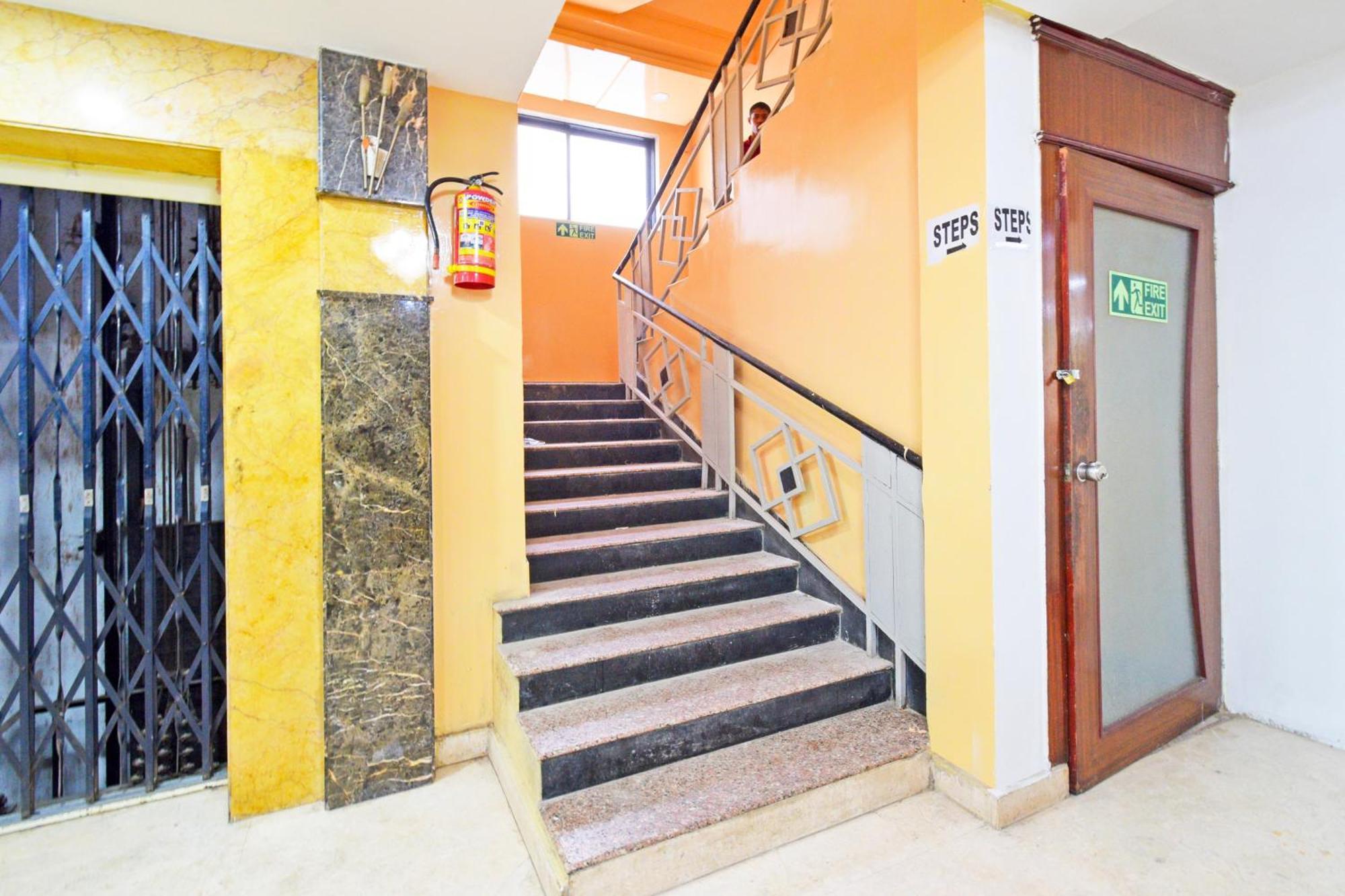 Super Townhouse Ameerpet Balkampet Road Hajdarábád Exteriér fotografie